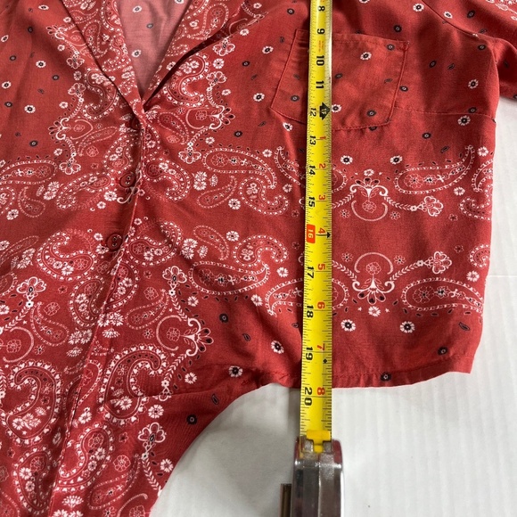 XL Revolve Tularosa Cinnamon Bandana Wrap Crop Top Blouse Chest Pocket - Picture 8 of 10